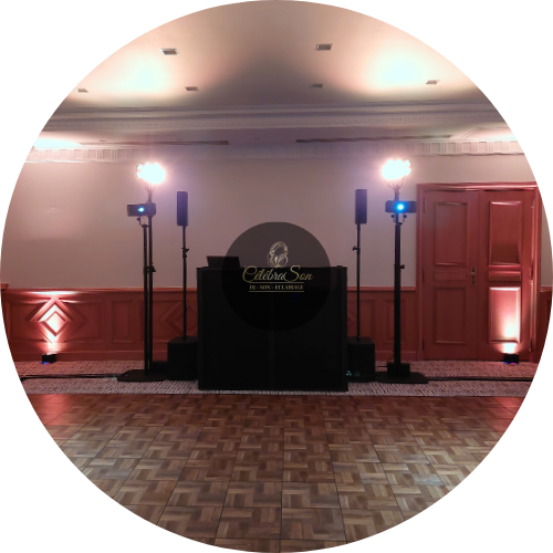 Installation DJ Célébrason avec jeux de lumières et enceintes