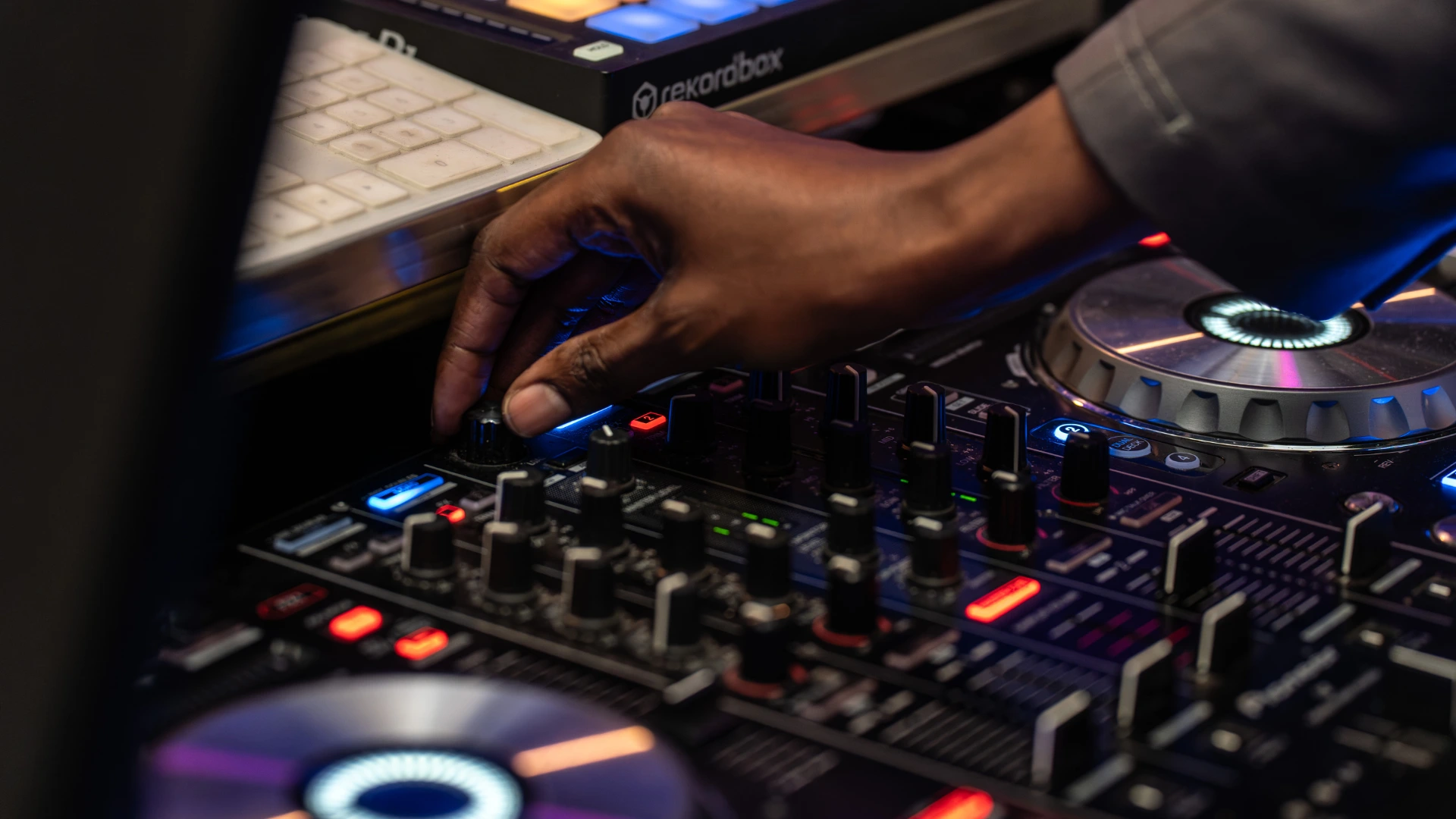 Ambiance musicale élégante lors d’un mariage animé par Célébrason