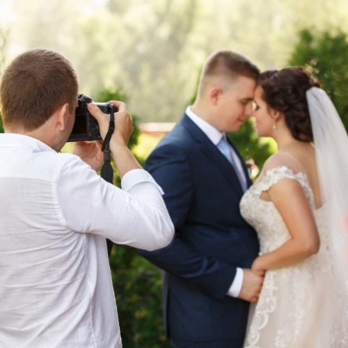 Photographe professionnel capturant les moments du mariage – partenaire Célébrason